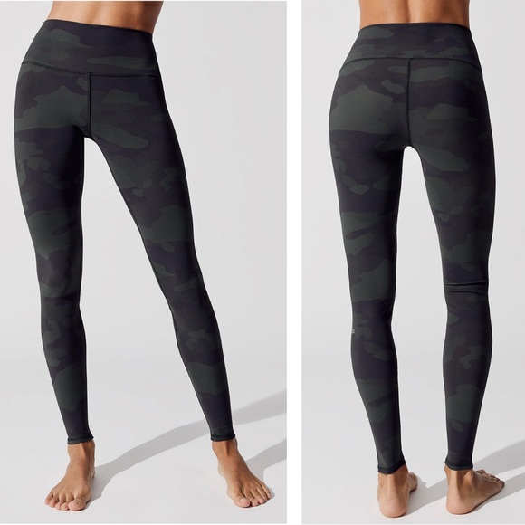Alo Yoga High-Waist Camo Vapor Legging in Hunter Camouflage Size S - Picture 3 of 16